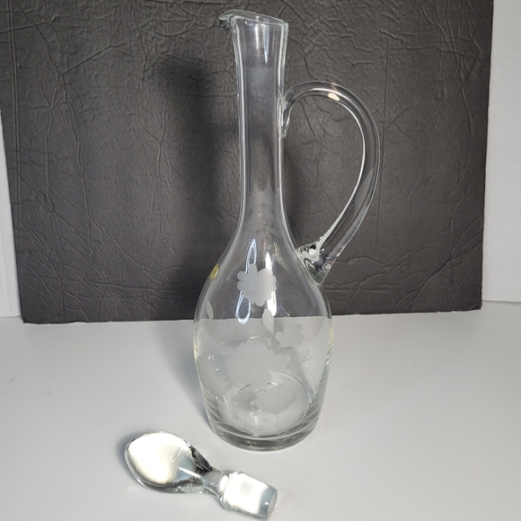 Gorgeous Floral Etched Glass Tall Vintage Decanter Made in Romania - Picture 3 of 12